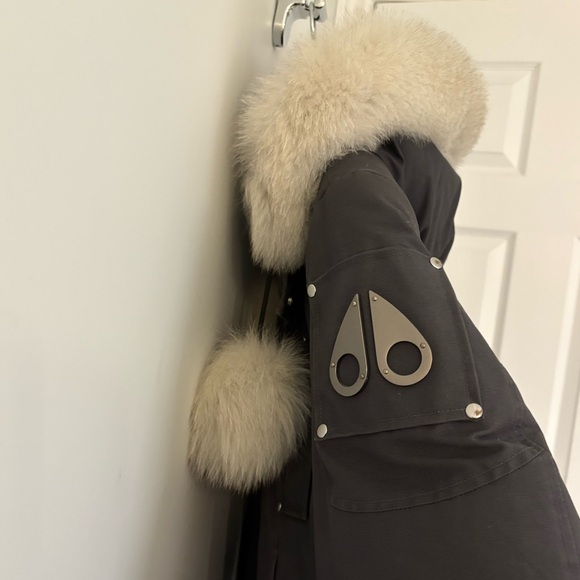 Moose Knuckles Size Medium Dark Grey - Picture 4 of 7